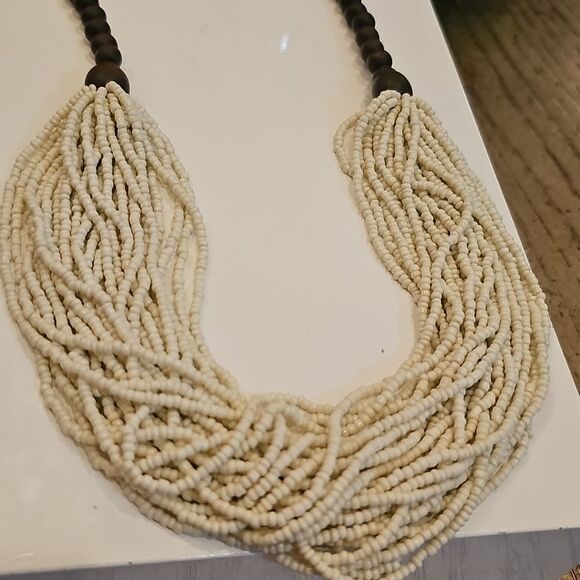 Elegant Brown Cream Beaded Necklace NWT - Picture 2 of 7
